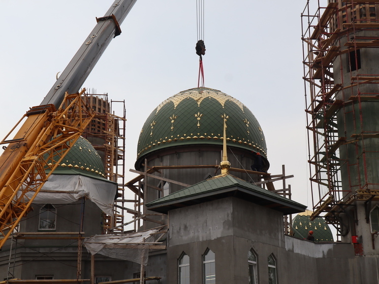 В Перми строители установили на Соборной мечети ее ключевой архитектурный элемент